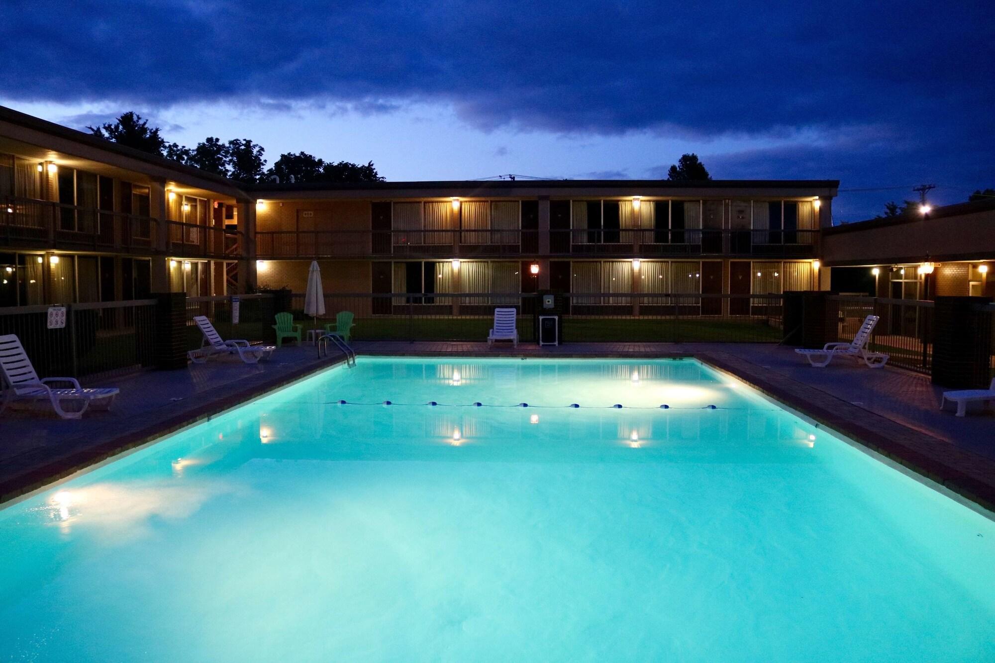 River Rock Hotel Mountain Home Exterior photo