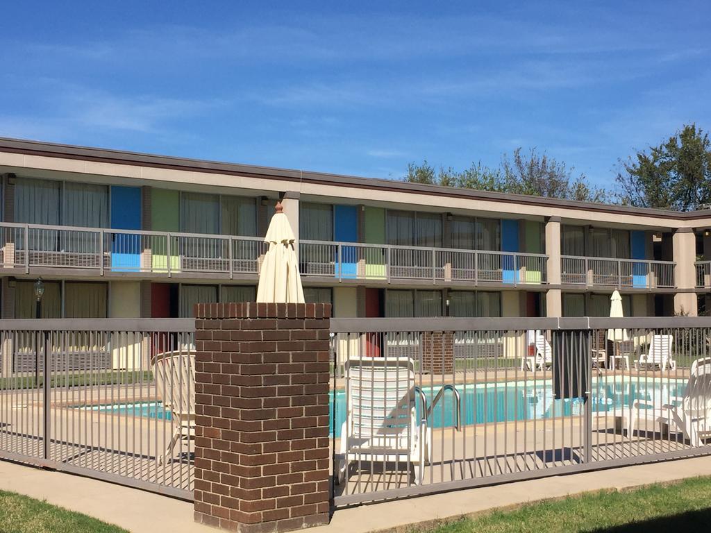 River Rock Hotel Mountain Home Exterior photo